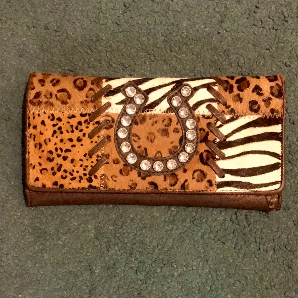 Brand new never used wallet really nice just not my style :)